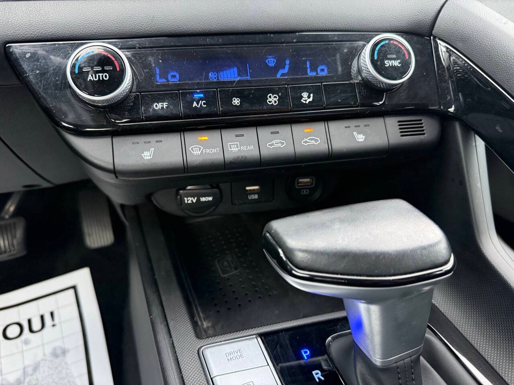 Hyundai Elantra Vehicle Full-screen Gallery Image 28