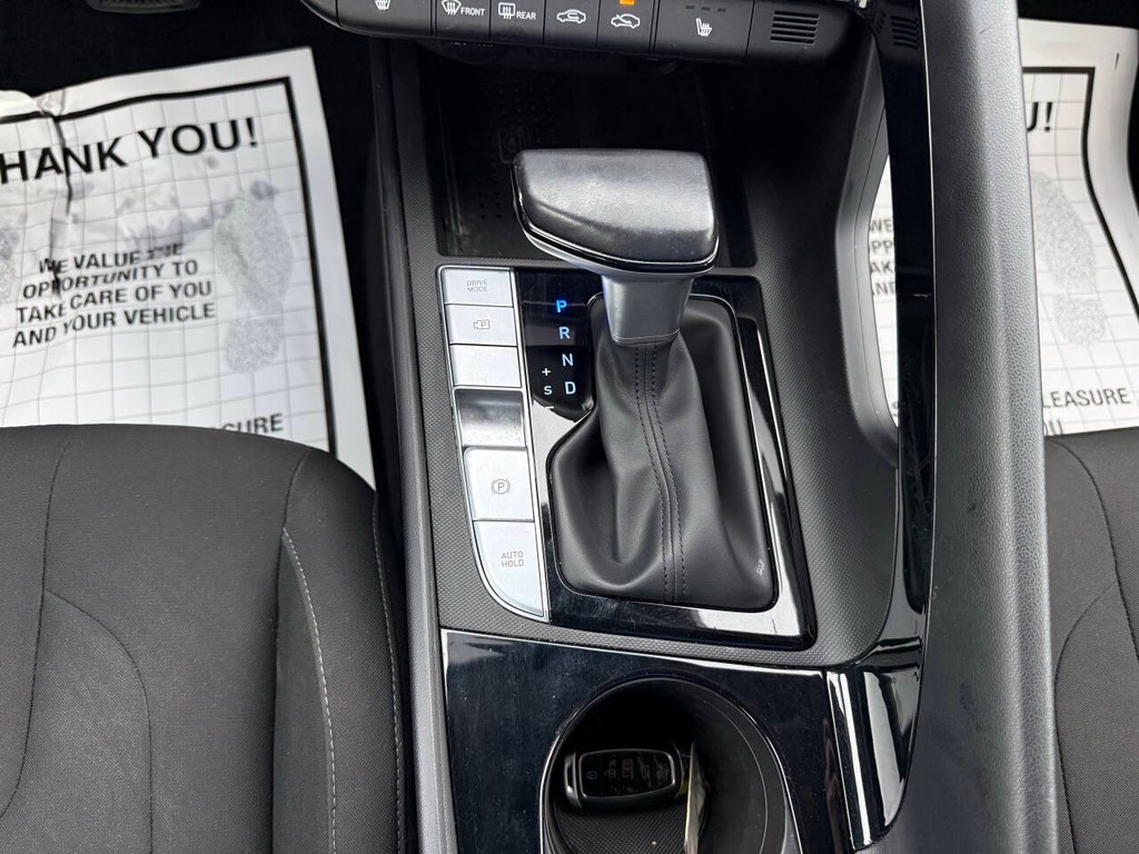 Hyundai Elantra Vehicle Full-screen Gallery Image 29