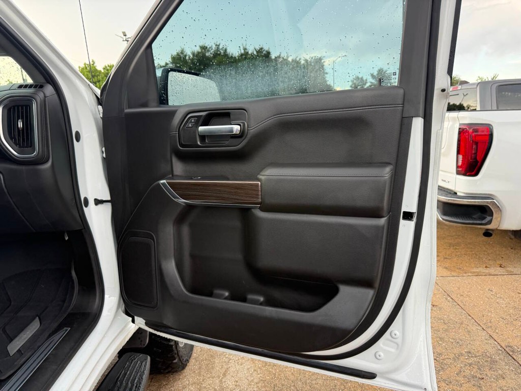 Chevrolet Silverado 1500 Vehicle Full-screen Gallery Image 11