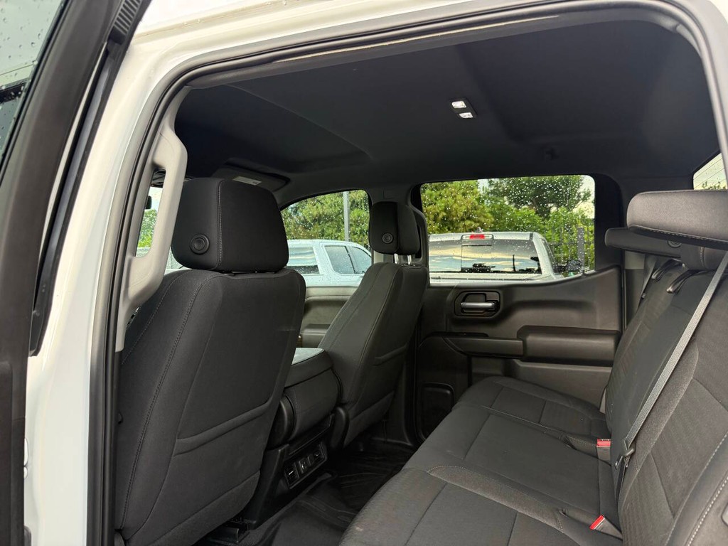 Chevrolet Silverado 1500 Vehicle Full-screen Gallery Image 12