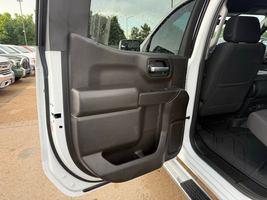 Chevrolet Silverado 1500 Vehicle Full-screen Gallery Image 14