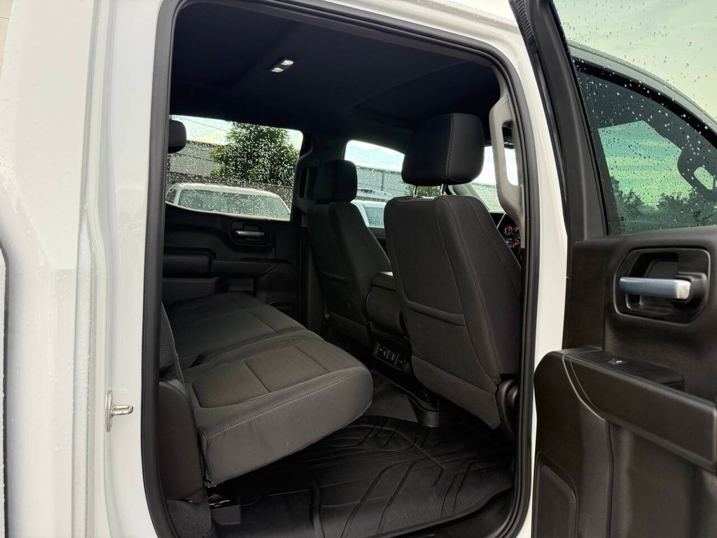 Chevrolet Silverado 1500 Vehicle Full-screen Gallery Image 15