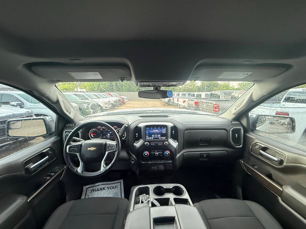 Chevrolet Silverado 1500 Vehicle Full-screen Gallery Image 18