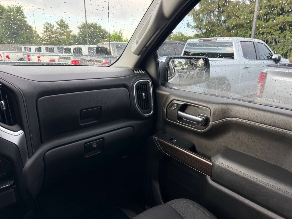Chevrolet Silverado 1500 Vehicle Full-screen Gallery Image 20