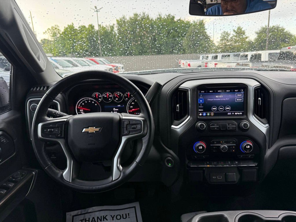 Chevrolet Silverado 1500 Vehicle Full-screen Gallery Image 22