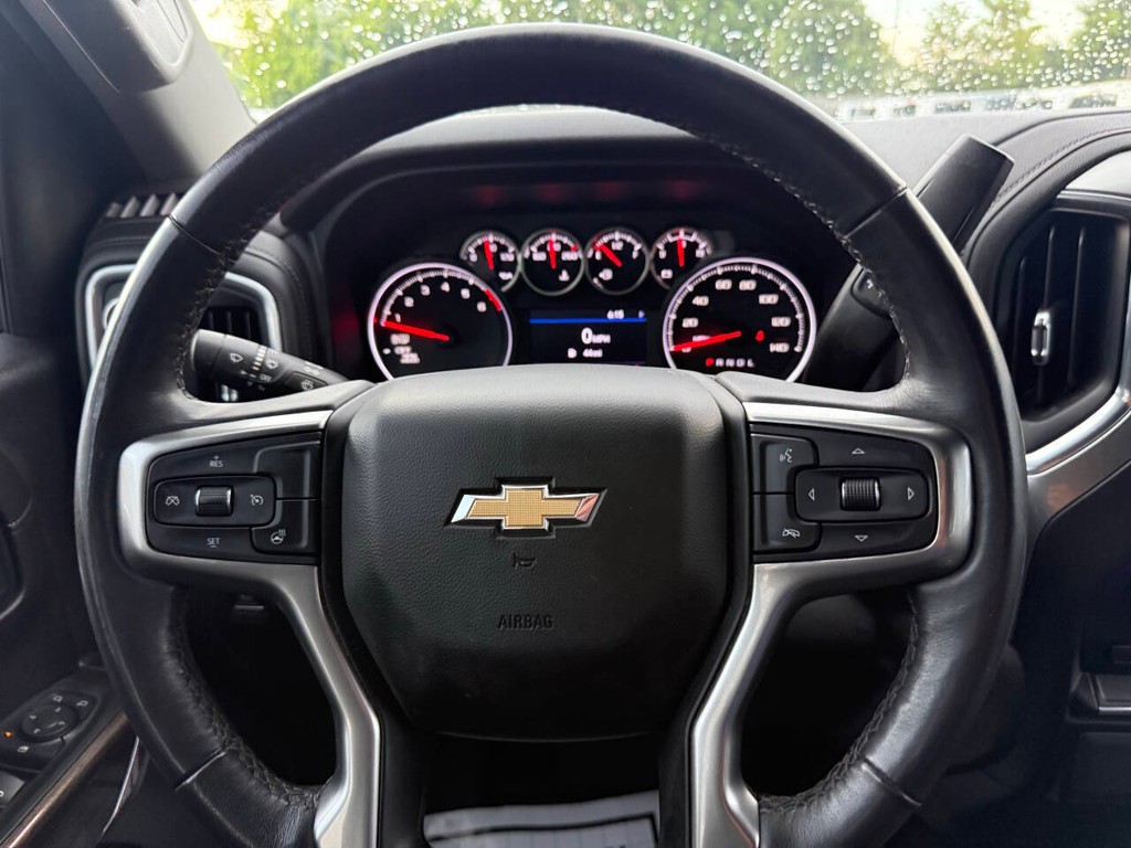 Chevrolet Silverado 1500 Vehicle Full-screen Gallery Image 23