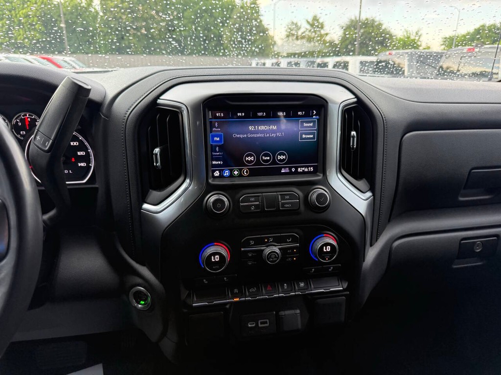 Chevrolet Silverado 1500 Vehicle Full-screen Gallery Image 24