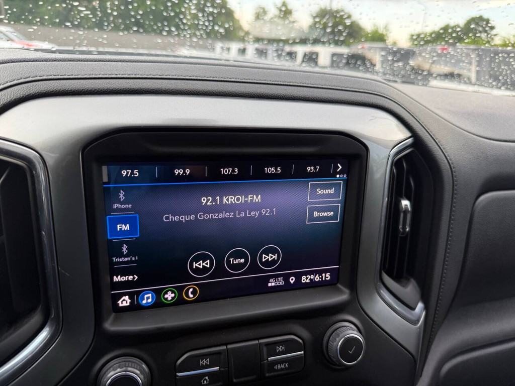 Chevrolet Silverado 1500 Vehicle Full-screen Gallery Image 25