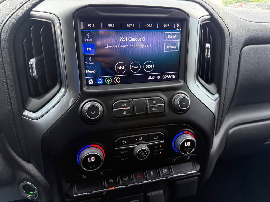 Chevrolet Silverado 1500 Vehicle Full-screen Gallery Image 28