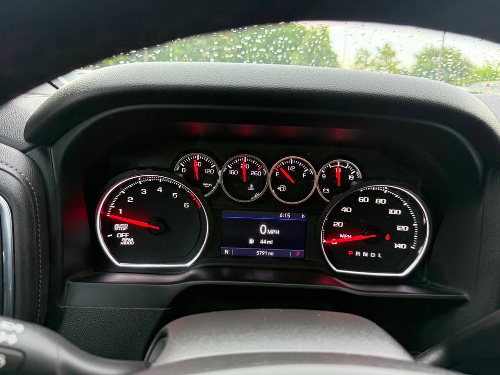 Chevrolet Silverado 1500 Vehicle Full-screen Gallery Image 33