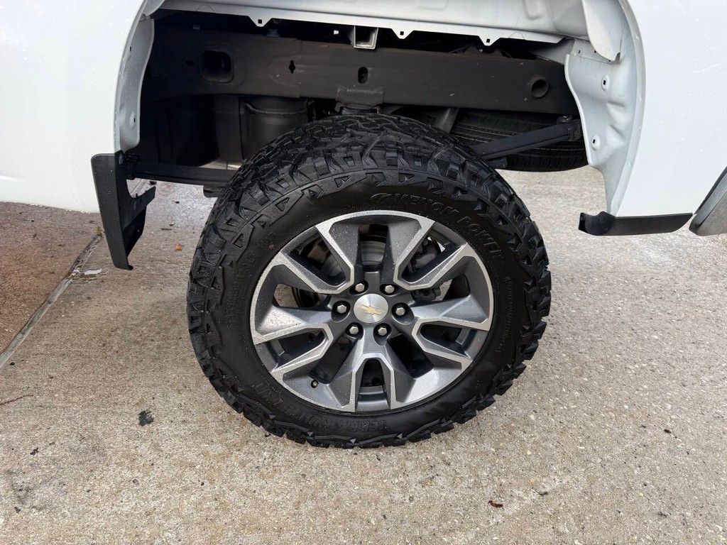 Chevrolet Silverado 1500 Vehicle Full-screen Gallery Image 36