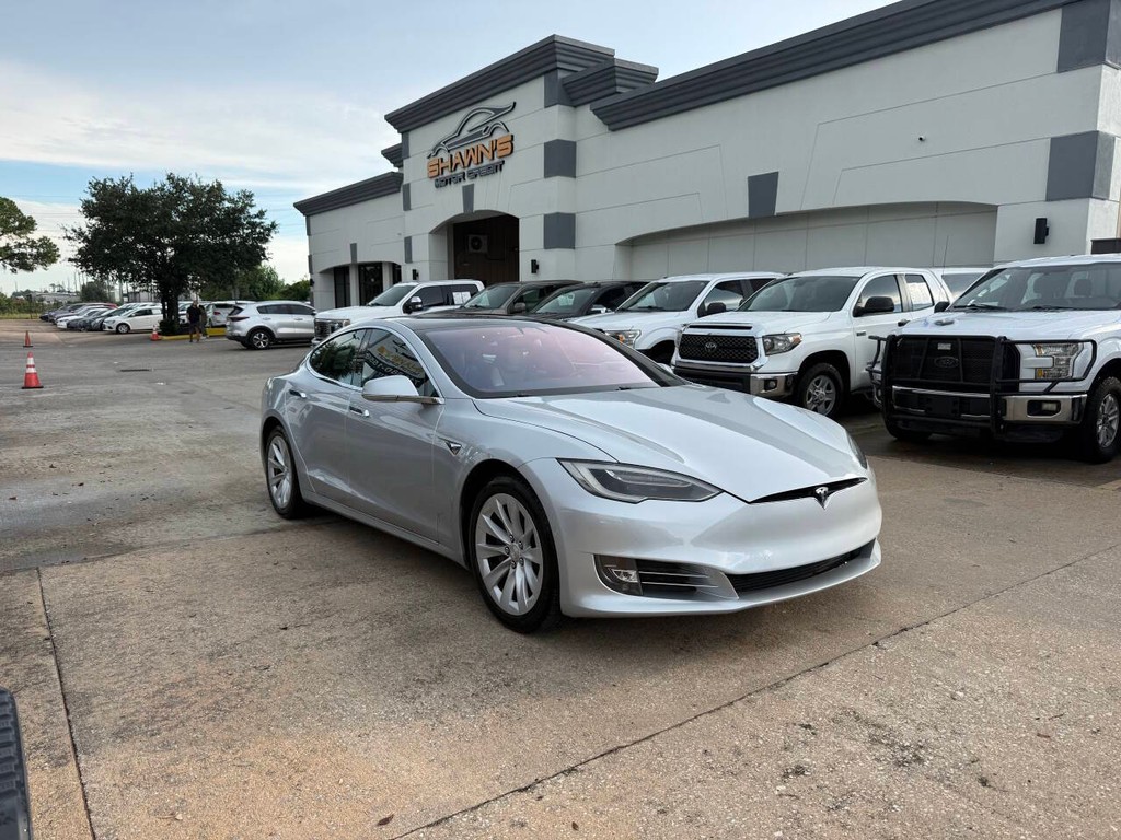 Tesla Model S Vehicle Full-screen Gallery Image 02
