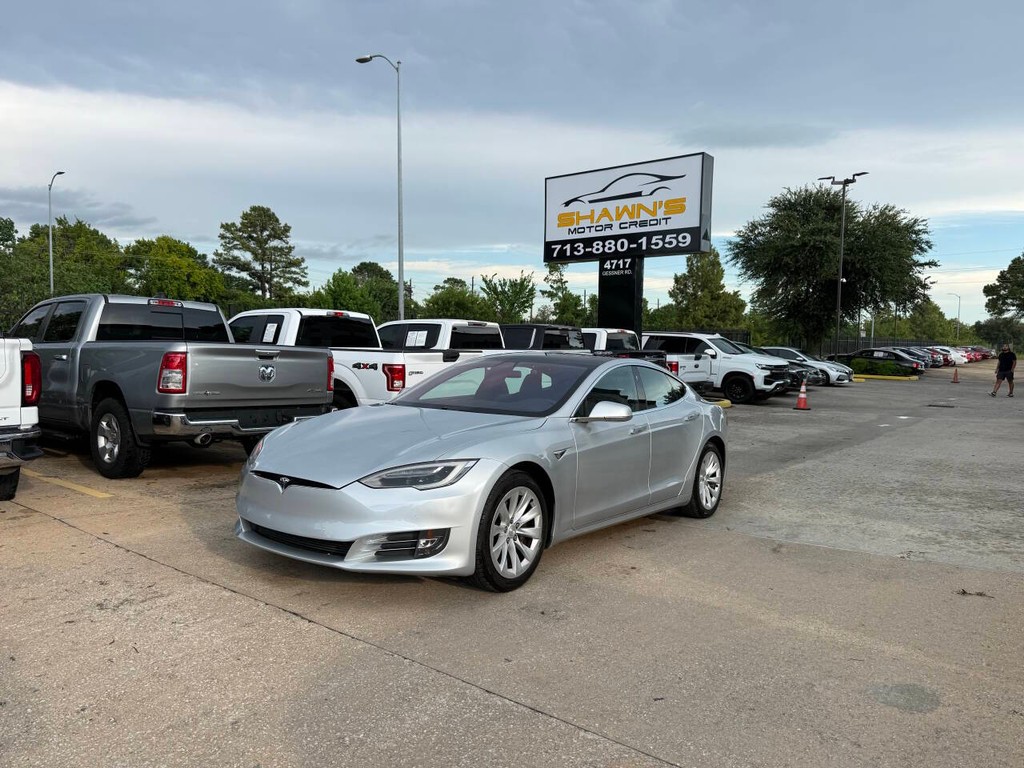 Tesla Model S Vehicle Full-screen Gallery Image 03