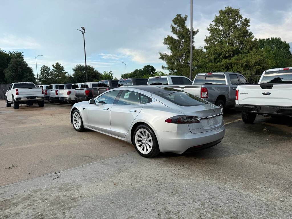 Tesla Model S Vehicle Full-screen Gallery Image 04