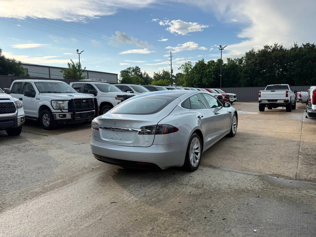 Tesla Model S Vehicle Full-screen Gallery Image 05