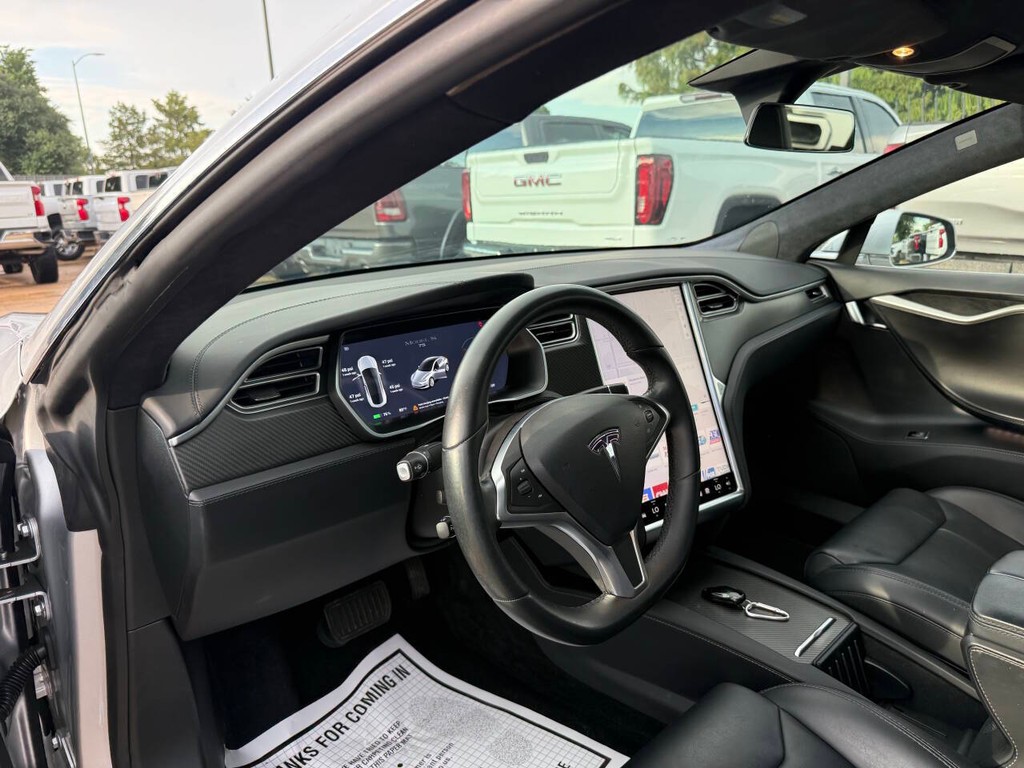 Tesla Model S Vehicle Full-screen Gallery Image 06