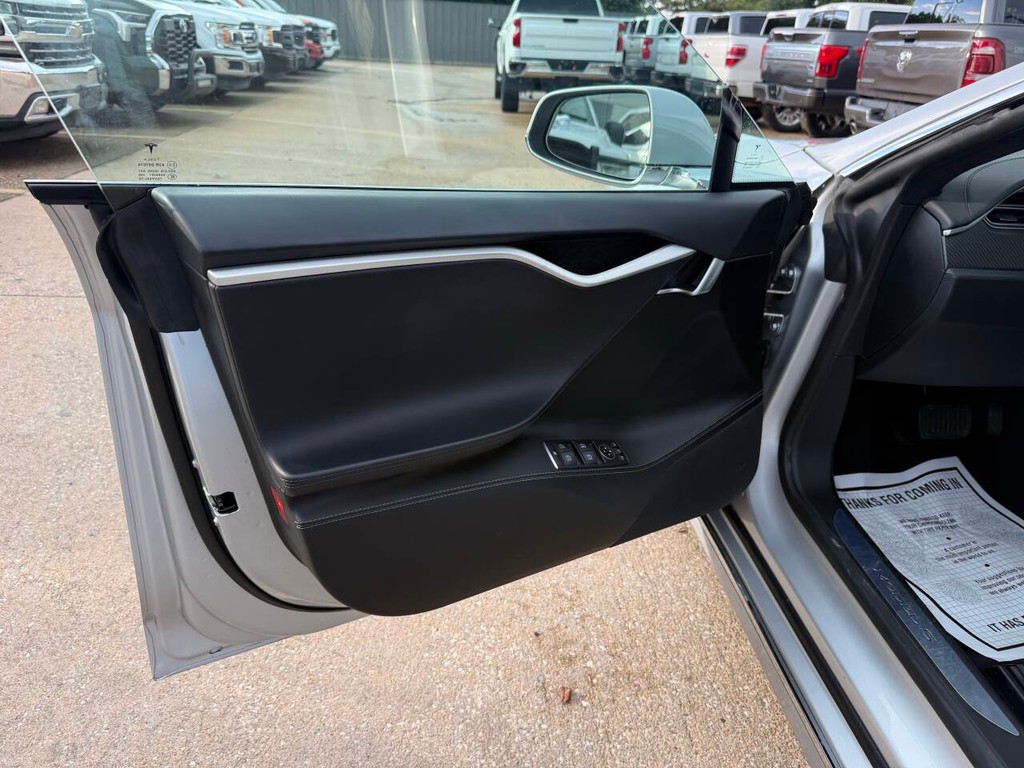 Tesla Model S Vehicle Full-screen Gallery Image 08