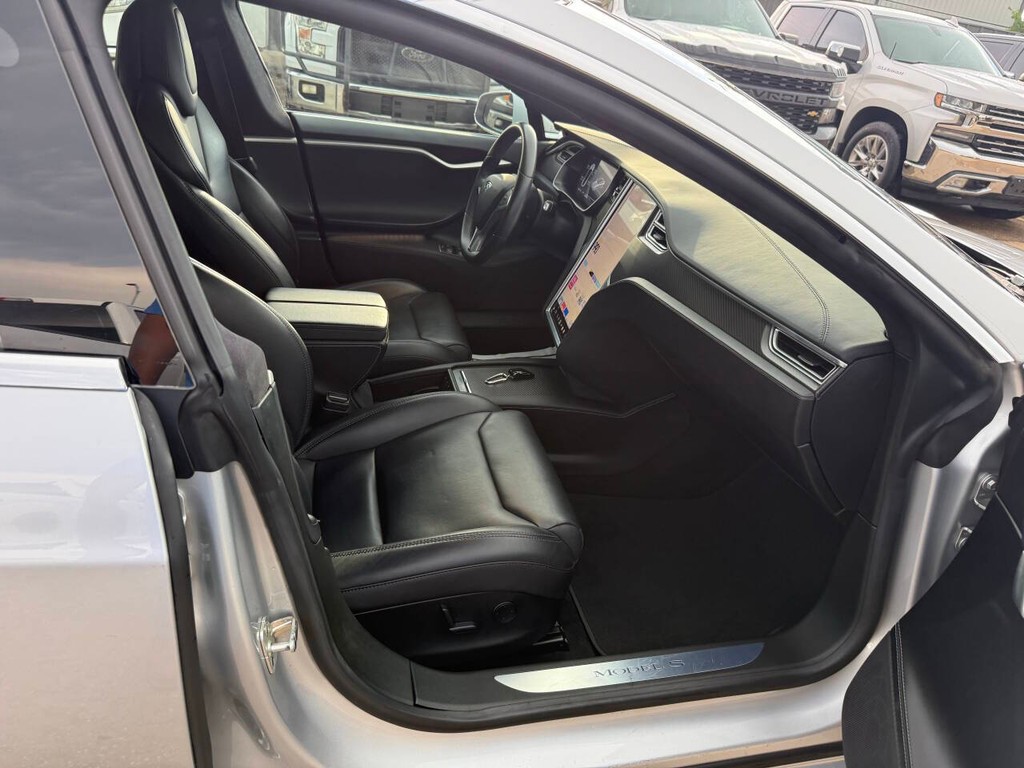 Tesla Model S Vehicle Full-screen Gallery Image 10