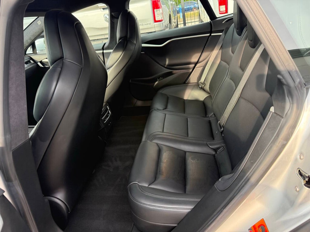 Tesla Model S Vehicle Full-screen Gallery Image 13