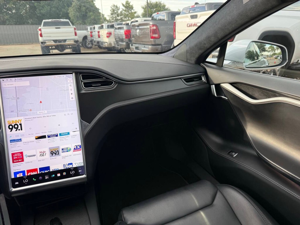 Tesla Model S Vehicle Full-screen Gallery Image 20