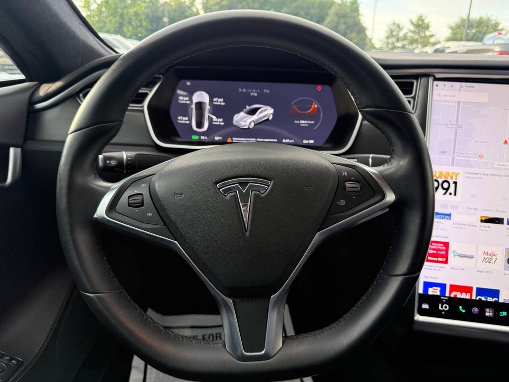 Tesla Model S Vehicle Full-screen Gallery Image 23