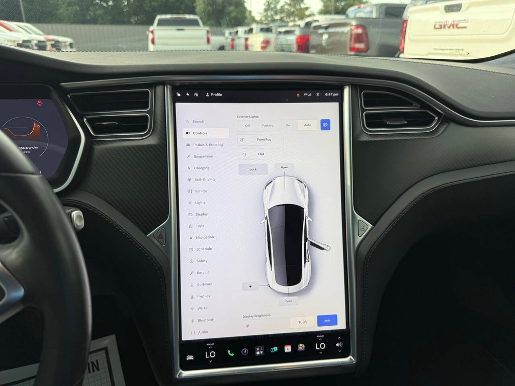 Tesla Model S Vehicle Full-screen Gallery Image 25