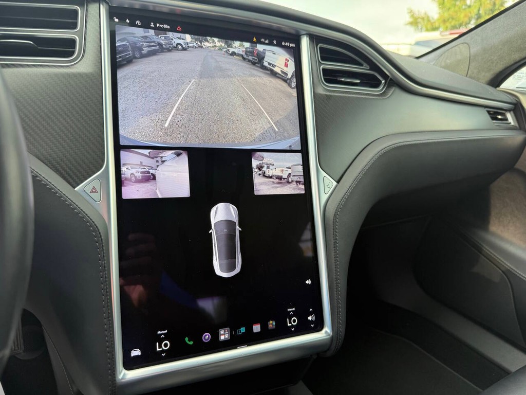 Tesla Model S Vehicle Full-screen Gallery Image 26