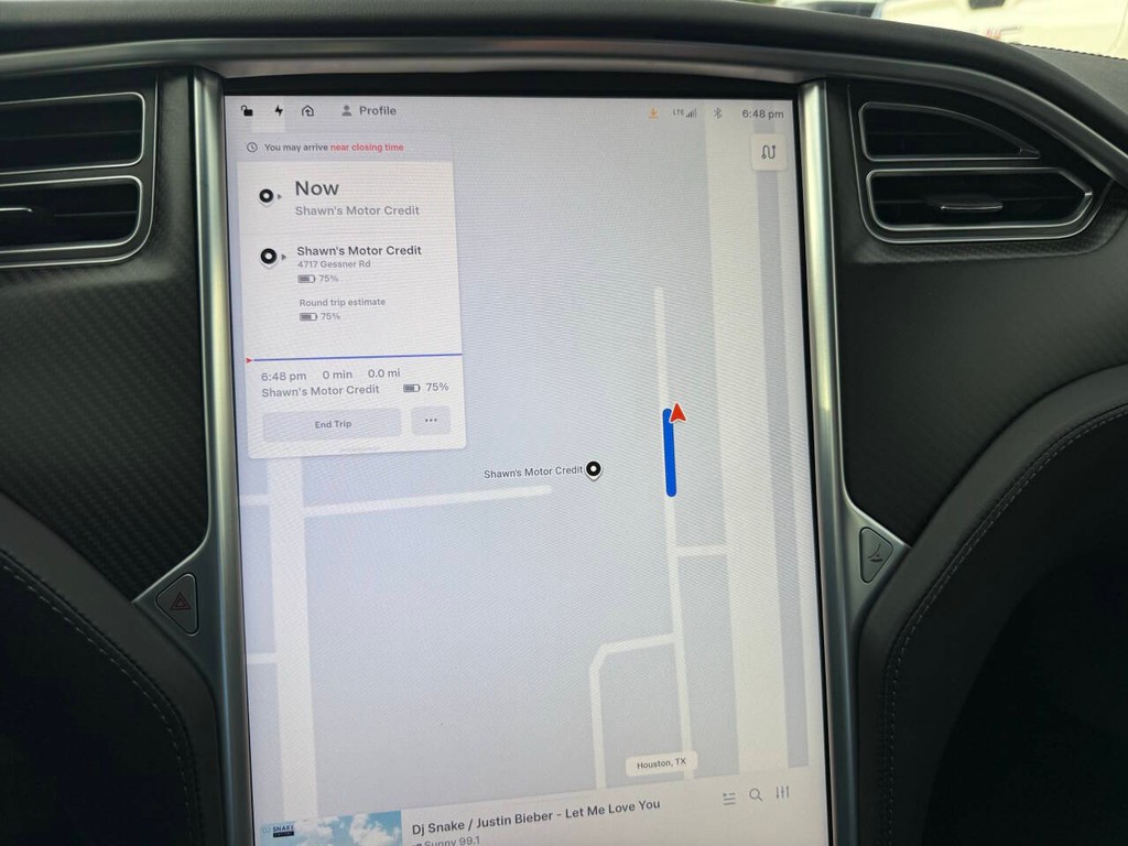 Tesla Model S Vehicle Full-screen Gallery Image 30