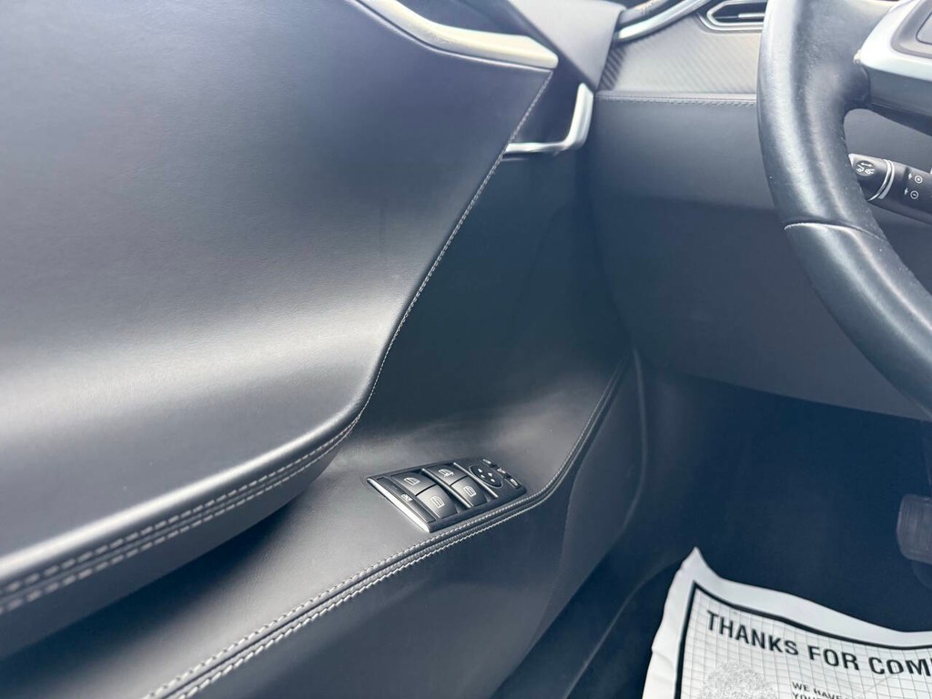 Tesla Model S Vehicle Full-screen Gallery Image 31