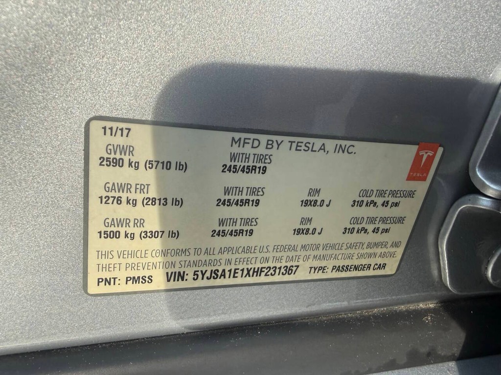 Tesla Model S Vehicle Full-screen Gallery Image 36