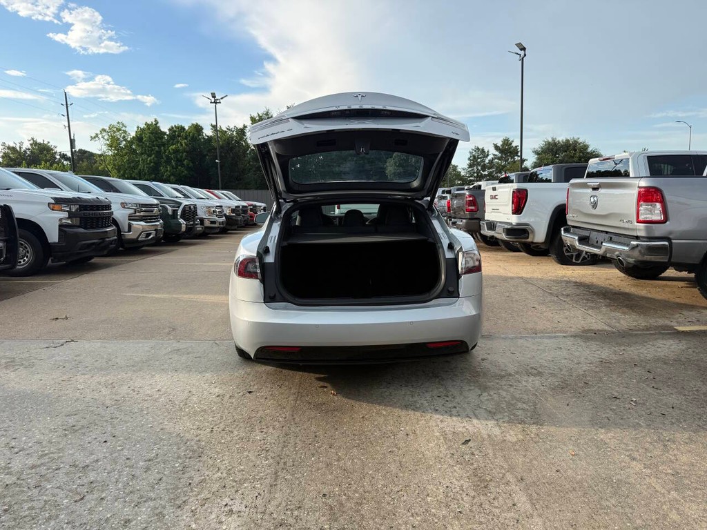 Tesla Model S Vehicle Full-screen Gallery Image 38