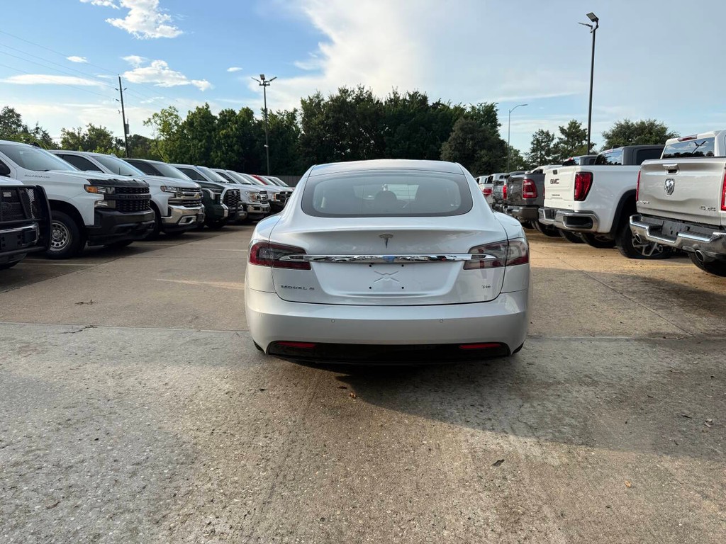 Tesla Model S Vehicle Full-screen Gallery Image 40