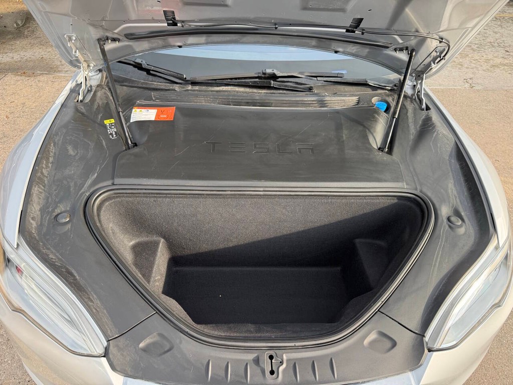 Tesla Model S Vehicle Full-screen Gallery Image 41