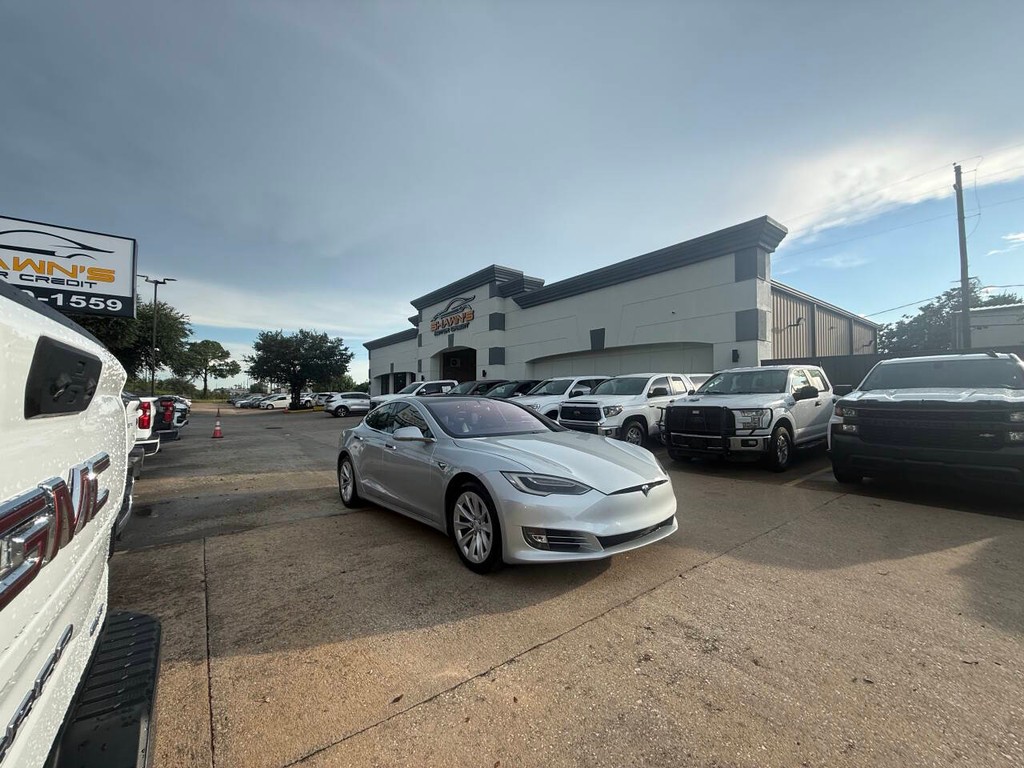 Tesla Model S Vehicle Full-screen Gallery Image 46