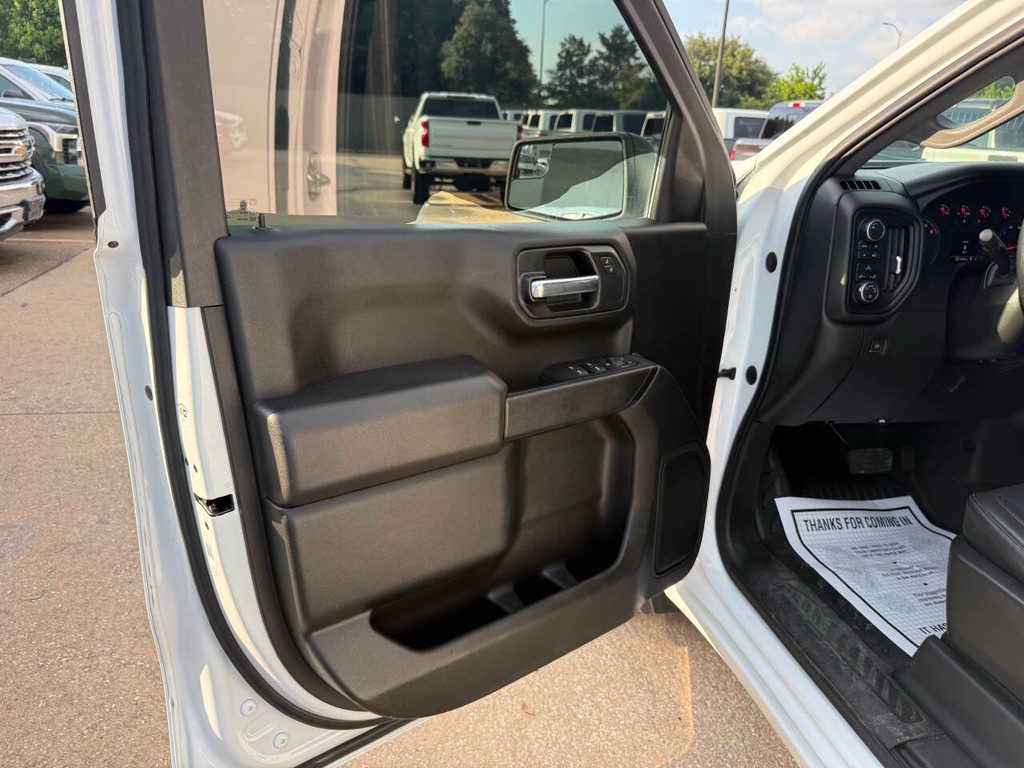Chevrolet Silverado 1500 Vehicle Full-screen Gallery Image 08
