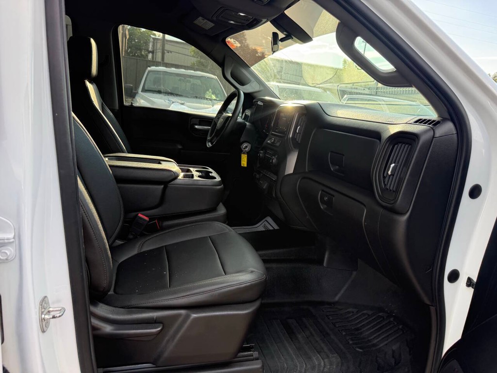 Chevrolet Silverado 1500 Vehicle Full-screen Gallery Image 10