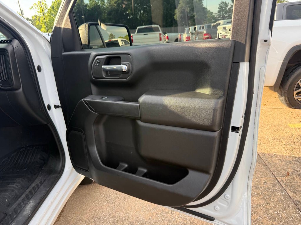 Chevrolet Silverado 1500 Vehicle Full-screen Gallery Image 11