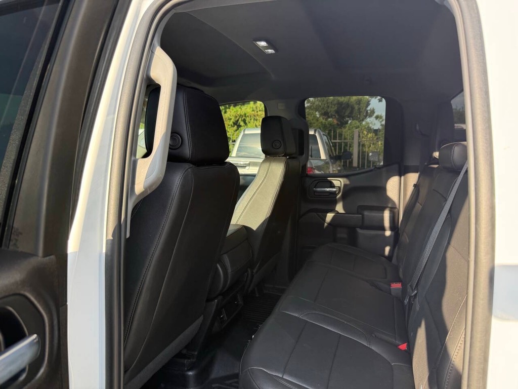 Chevrolet Silverado 1500 Vehicle Full-screen Gallery Image 12