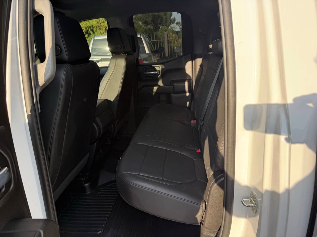 Chevrolet Silverado 1500 Vehicle Full-screen Gallery Image 13