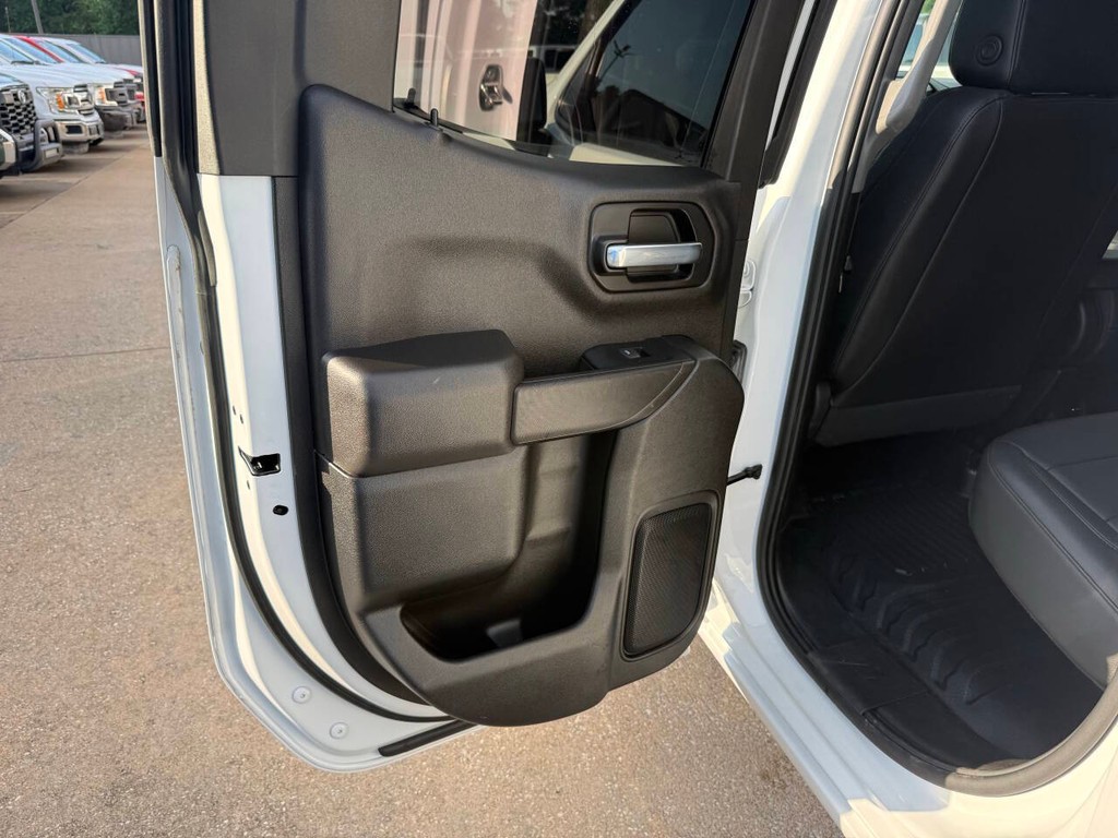 Chevrolet Silverado 1500 Vehicle Full-screen Gallery Image 14