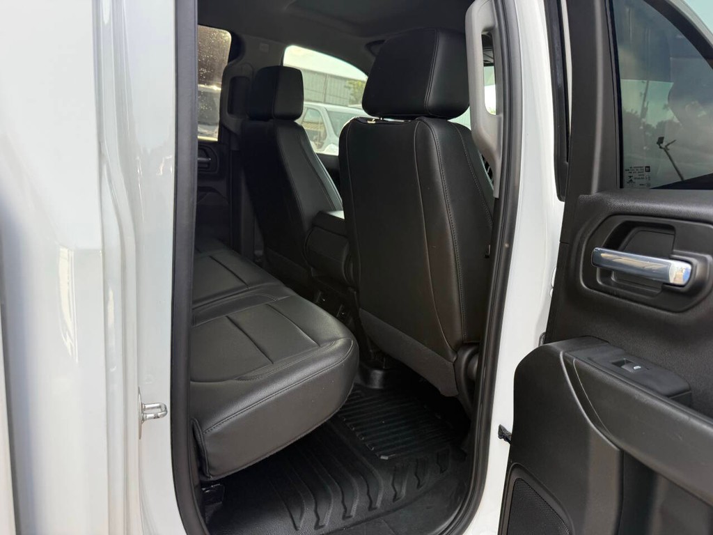 Chevrolet Silverado 1500 Vehicle Full-screen Gallery Image 15