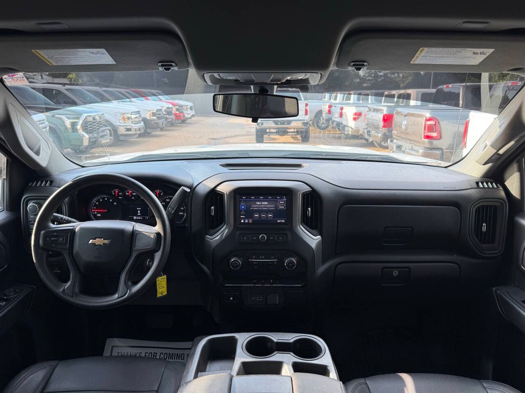 Chevrolet Silverado 1500 Vehicle Full-screen Gallery Image 17