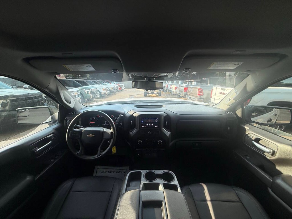 Chevrolet Silverado 1500 Vehicle Full-screen Gallery Image 18
