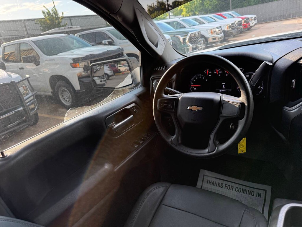 Chevrolet Silverado 1500 Vehicle Full-screen Gallery Image 19