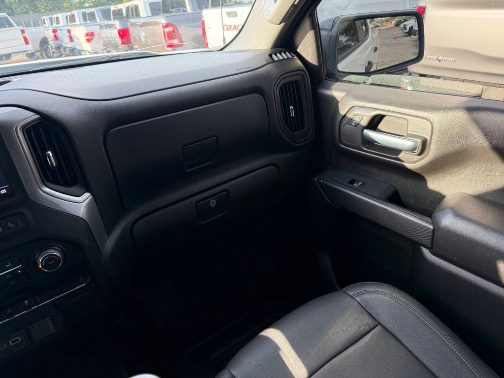 Chevrolet Silverado 1500 Vehicle Full-screen Gallery Image 20