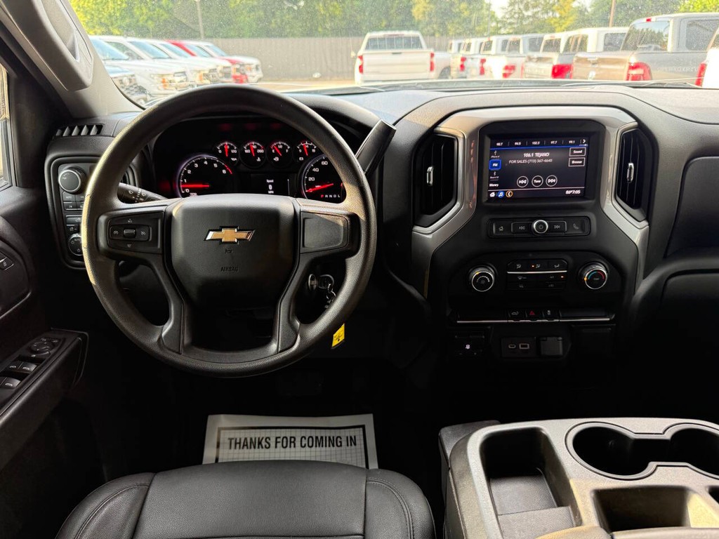 Chevrolet Silverado 1500 Vehicle Full-screen Gallery Image 21