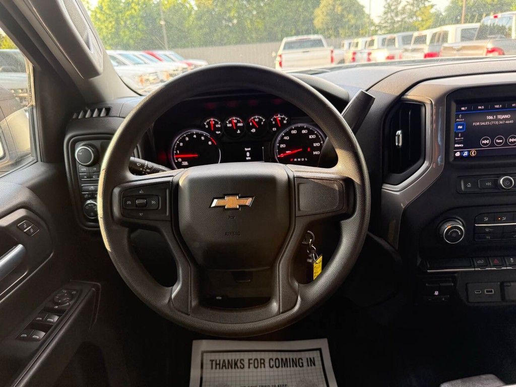 Chevrolet Silverado 1500 Vehicle Full-screen Gallery Image 22