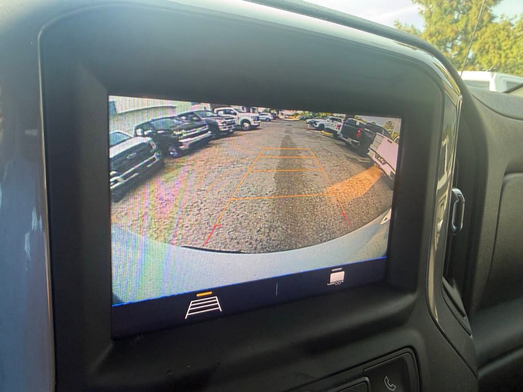 Chevrolet Silverado 1500 Vehicle Full-screen Gallery Image 26
