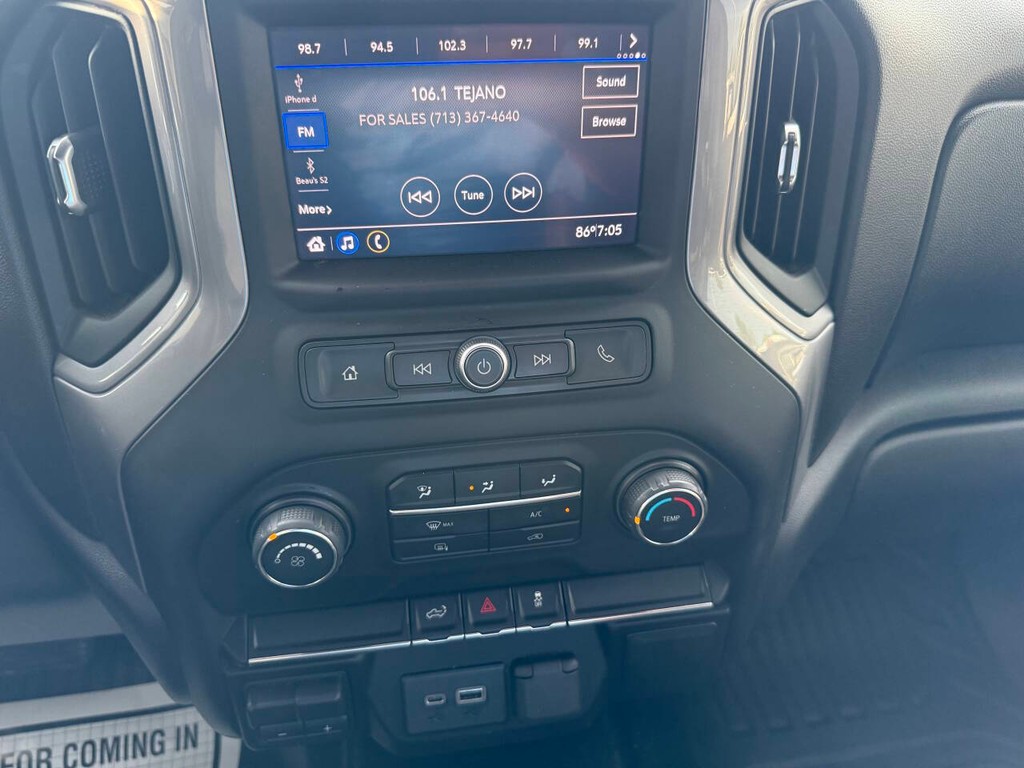 Chevrolet Silverado 1500 Vehicle Full-screen Gallery Image 27