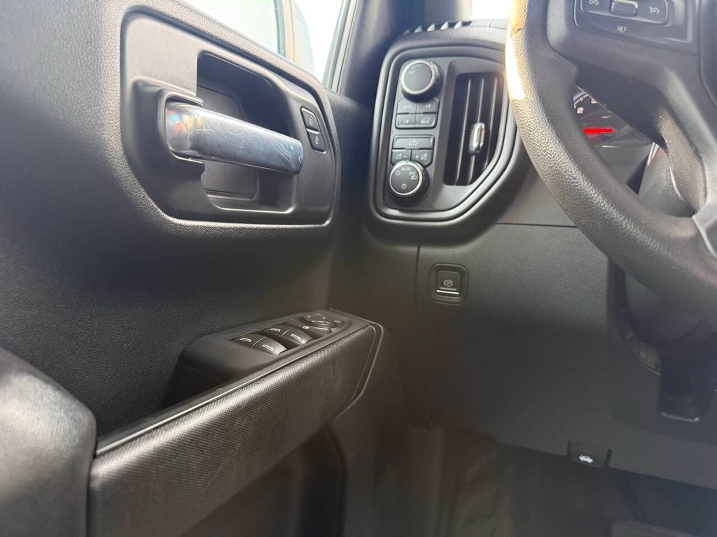Chevrolet Silverado 1500 Vehicle Full-screen Gallery Image 30